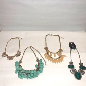 Necklaces lot of 4